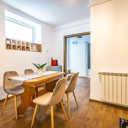 Central Apartment Braşov Esterno foto