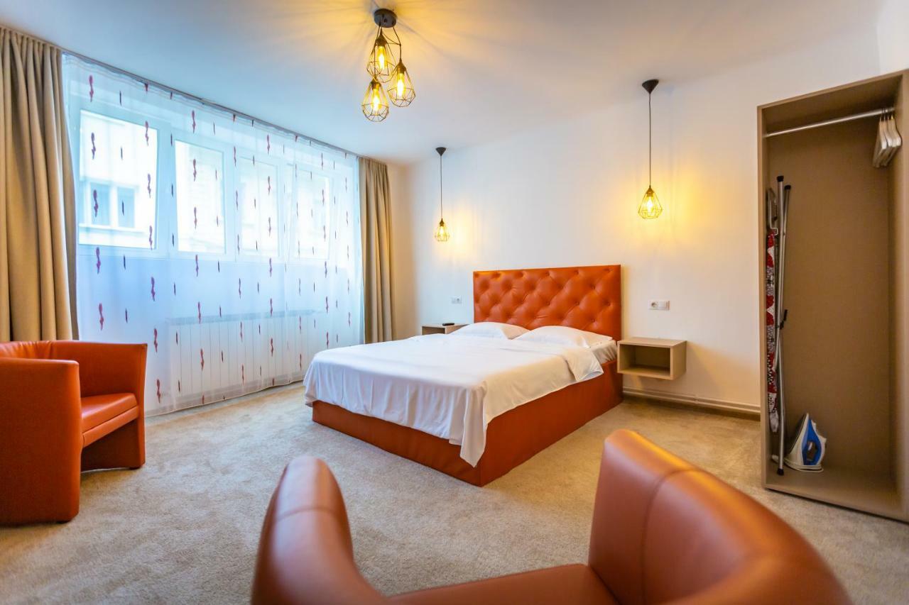 Central Apartment Braşov Esterno foto
